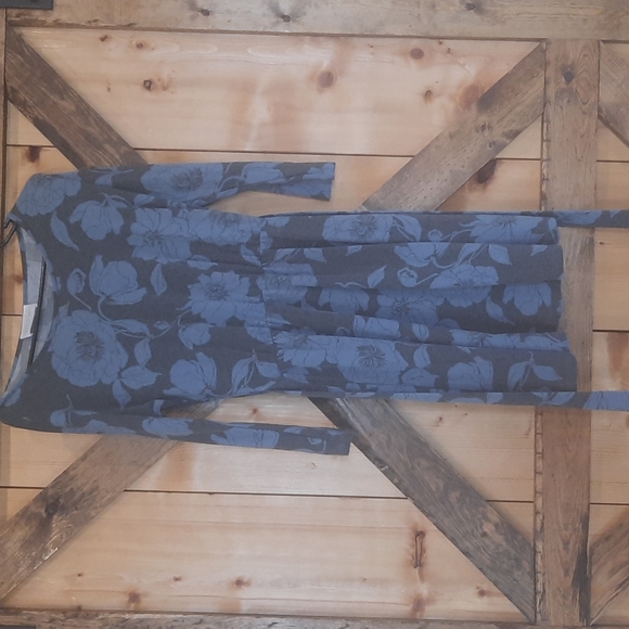 Dress - Picture 1 of 4